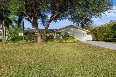 Casa en alquiler en Sarasota, Florida, 3 dormitorios, 176.42 m2 № 1793717 - foto 1