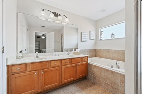 Casa en venta en Kissimmee, Florida, 6 dormitorios, 326.27 m2 № 1773000 - foto 30