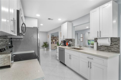 House in Delray Beach, Florida 2 bedrooms, 130.62 sq.m. № 2250452 - photo 9