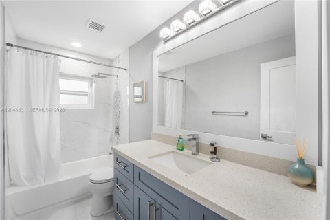 House in Delray Beach, Florida 2 bedrooms, 130.62 sq.m. № 2250452 - photo 20