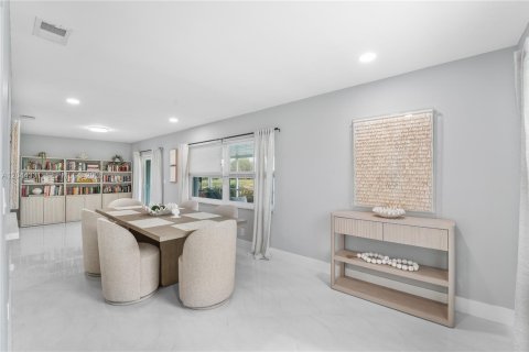 House in Delray Beach, Florida 2 bedrooms, 130.62 sq.m. № 2250452 - photo 13