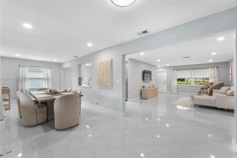 House in Delray Beach, Florida 2 bedrooms, 130.62 sq.m. № 2250452 - photo 14