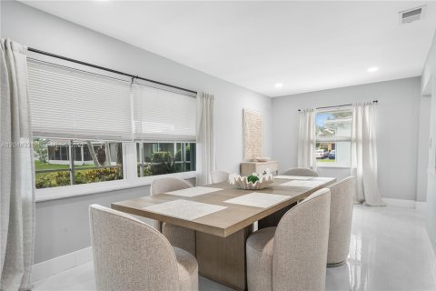 House in Delray Beach, Florida 2 bedrooms, 130.62 sq.m. № 2250452 - photo 16