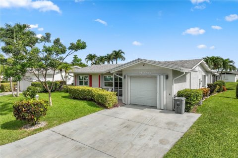 House in Delray Beach, Florida 2 bedrooms, 130.62 sq.m. № 2250452 - photo 2