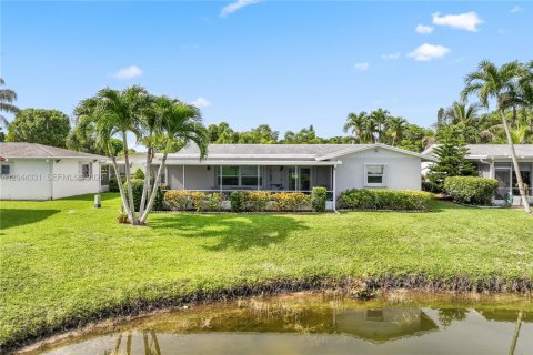 House in Delray Beach, Florida 2 bedrooms, 130.62 sq.m. № 2250452 - photo 3