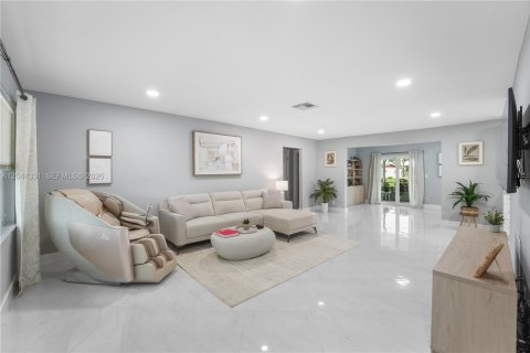 House in Delray Beach, Florida 2 bedrooms, 130.62 sq.m. № 2250452 - photo 4