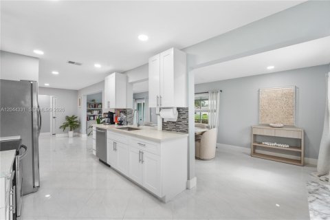 House in Delray Beach, Florida 2 bedrooms, 130.62 sq.m. № 2250452 - photo 10