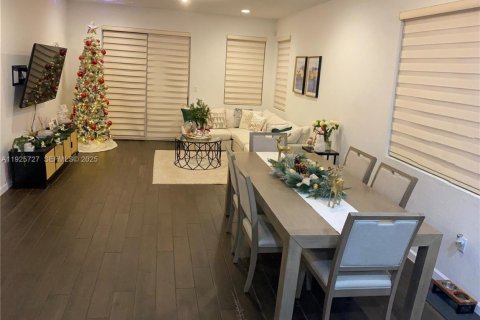 Villa ou maison à vendre à Homestead, Floride: 5 chambres, 273.5 m2 № 1984095 - photo 2