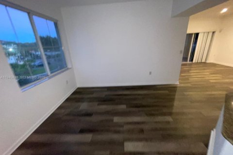 Touwnhouse à louer à Coral Springs, Floride: 3 chambres, 130.71 m2 № 2002160 - photo 25