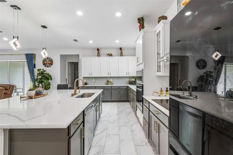 Casa en venta en Orlando, Florida, 6 dormitorios, 410.16 m2 № 2099025 - foto 10