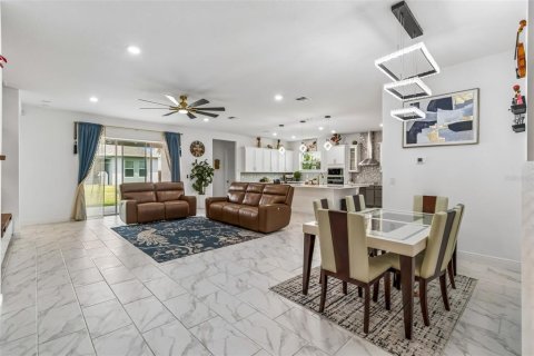 Casa en venta en Orlando, Florida, 6 dormitorios, 410.16 m2 № 2099025 - foto 9