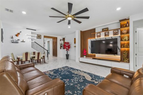 Casa en venta en Orlando, Florida, 6 dormitorios, 410.16 m2 № 2099025 - foto 7
