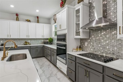 Casa en venta en Orlando, Florida, 6 dormitorios, 410.16 m2 № 2099025 - foto 11
