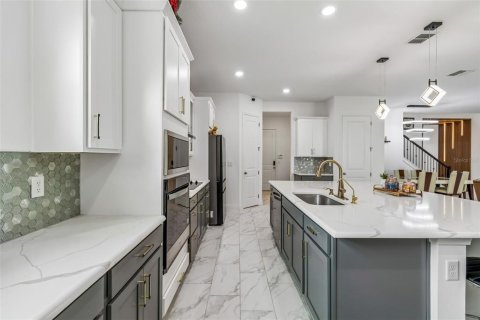 Casa en venta en Orlando, Florida, 6 dormitorios, 410.16 m2 № 2099025 - foto 12