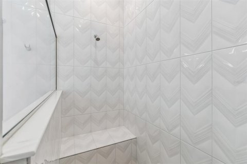 Casa en venta en Orlando, Florida, 6 dormitorios, 410.16 m2 № 2099025 - foto 26