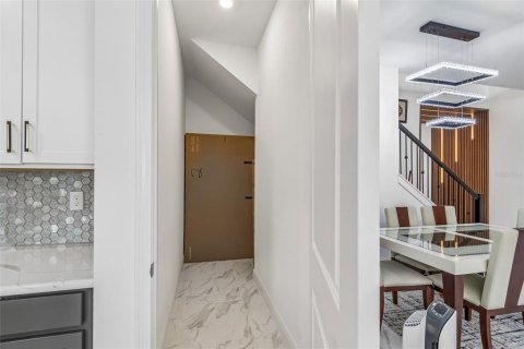 Casa en venta en Orlando, Florida, 6 dormitorios, 410.16 m2 № 2099025 - foto 19