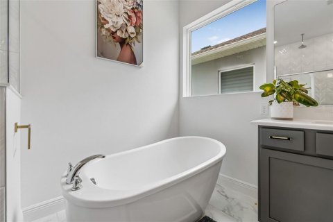 Casa en venta en Orlando, Florida, 6 dormitorios, 410.16 m2 № 2099025 - foto 24