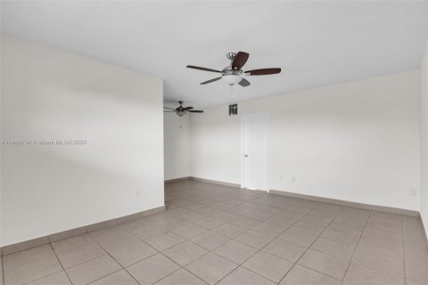 Copropriété à louer à Hialeah, Floride: 1 chambre, 54.91 m2 № 1983417 - photo 5