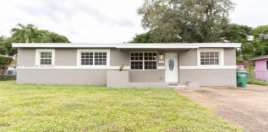 House in Miami Gardens, Florida 3 bedrooms, 120.77 sq.m. № 1965447