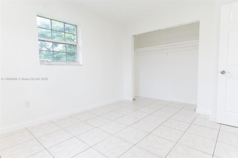 House in Miami Gardens, Florida 3 bedrooms, 120.77 sq.m. № 1965447 - photo 7