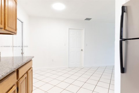 House in Miami Gardens, Florida 3 bedrooms, 120.77 sq.m. № 1965447 - photo 3