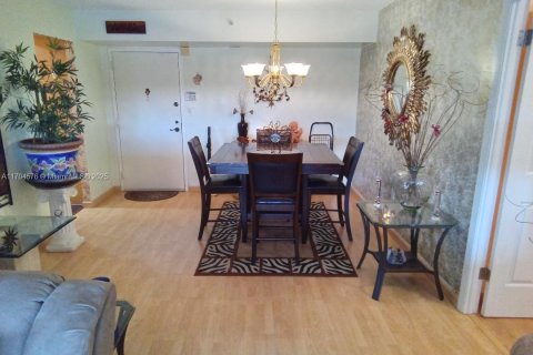 Condominio en venta en Pembroke Pines, Florida, 2 dormitorios № 1977320 - foto 7