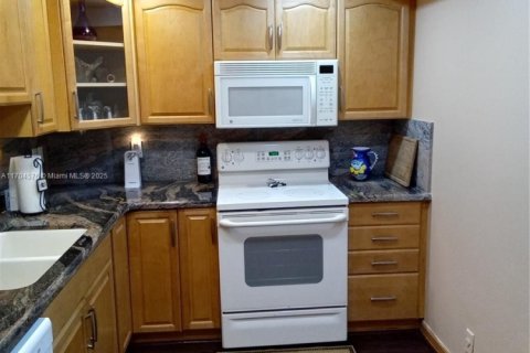 Condominio en venta en Pembroke Pines, Florida, 2 dormitorios № 1977320 - foto 2