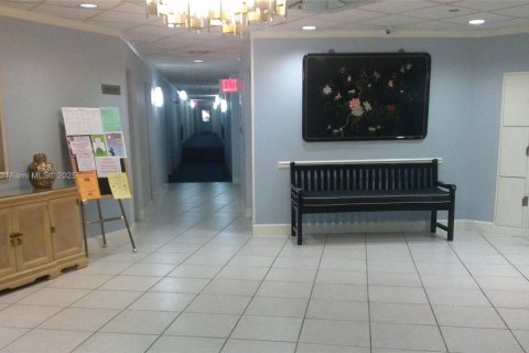 Condominio en venta en Pembroke Pines, Florida, 2 dormitorios № 1977320 - foto 5