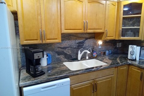 Condominio en venta en Pembroke Pines, Florida, 2 dormitorios № 1977320 - foto 10