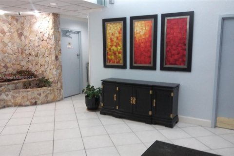 Condominio en venta en Pembroke Pines, Florida, 2 dormitorios № 1977320 - foto 4