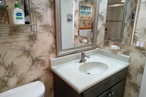 Condominio en venta en Pembroke Pines, Florida, 2 dormitorios № 1977320 - foto 22