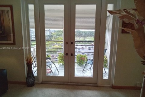 Condominio en venta en Pembroke Pines, Florida, 2 dormitorios № 1977320 - foto 16