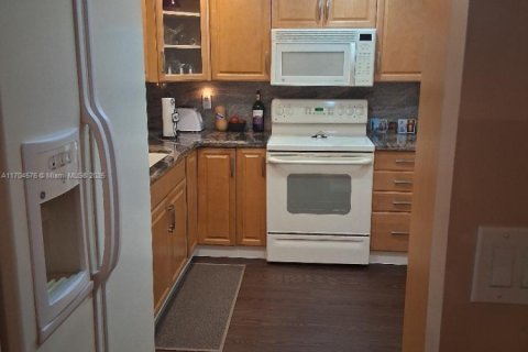 Condominio en venta en Pembroke Pines, Florida, 2 dormitorios № 1977320 - foto 1