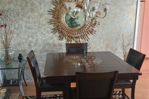 Condominio en venta en Pembroke Pines, Florida, 2 dormitorios № 1977320 - foto 6