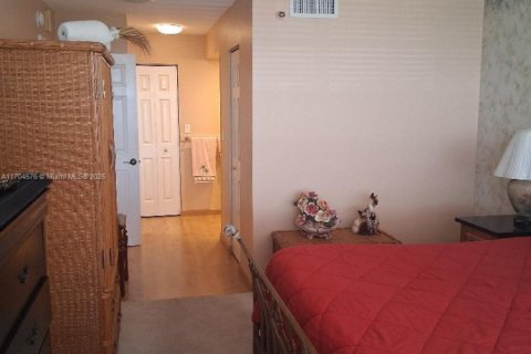 Condominio en venta en Pembroke Pines, Florida, 2 dormitorios № 1977320 - foto 28