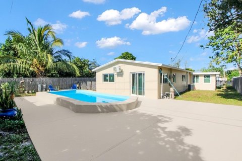 House in Hollywood, Florida 4 bedrooms, 101.26 sq.m. № 1985887 - photo 22