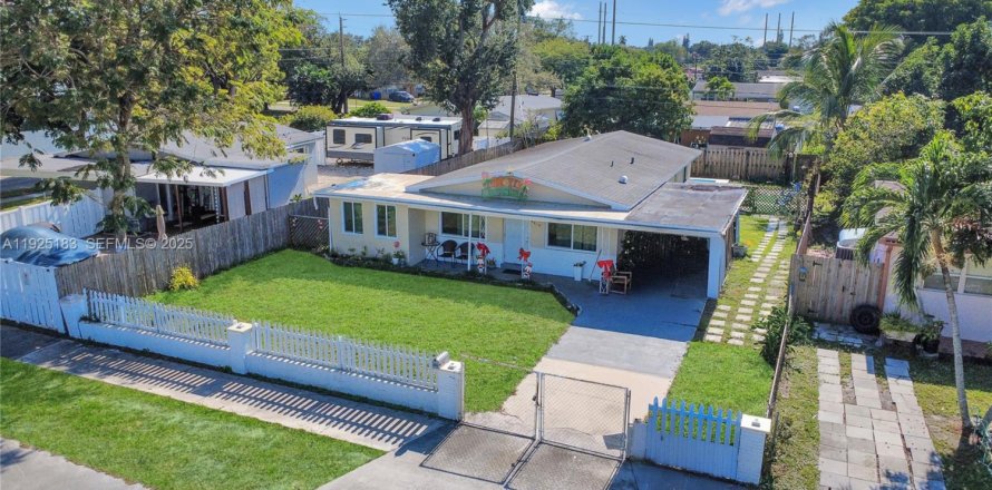 House in Hollywood, Florida 4 bedrooms, 101.26 sq.m. № 1985887