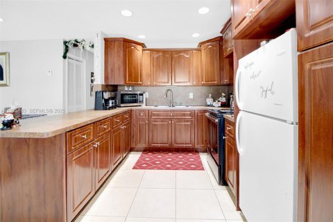 House in Hollywood, Florida 4 bedrooms, 101.26 sq.m. № 1985887 - photo 3