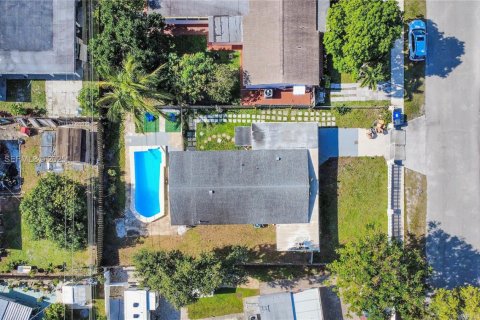 House in Hollywood, Florida 4 bedrooms, 101.26 sq.m. № 1985887 - photo 30