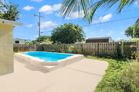 House in Hollywood, Florida 4 bedrooms, 101.26 sq.m. № 1985887 - photo 19