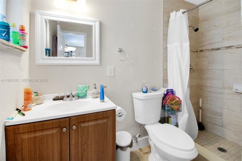 House in Hollywood, Florida 4 bedrooms, 101.26 sq.m. № 1985887 - photo 15