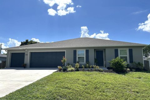 House in Palm Bay, Florida 3 bedrooms, 141.4 sq.m. № 2254861