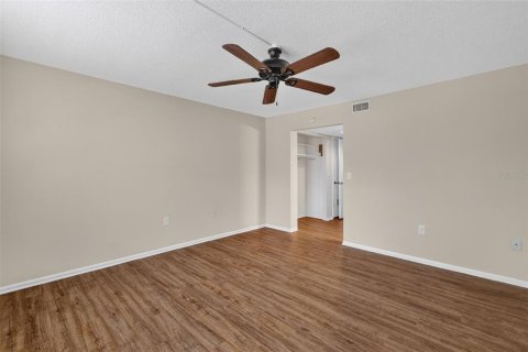 Condo in Mount Dora, Florida, 2 bedrooms № 2422681 - photo 25