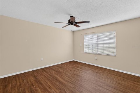Condo in Mount Dora, Florida, 2 bedrooms № 2422681 - photo 24