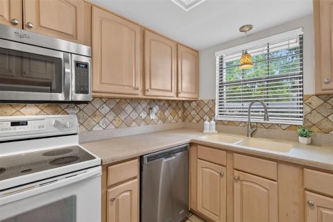 Condo in Mount Dora, Florida, 2 bedrooms № 2422681 - photo 23