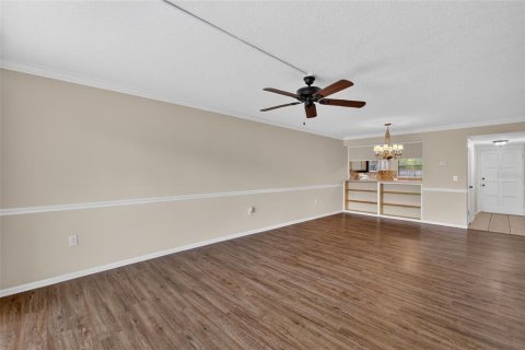 Condo in Mount Dora, Florida, 2 bedrooms № 2422681 - photo 15