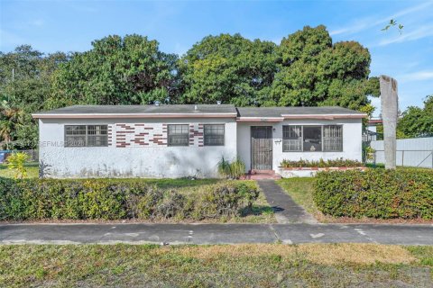 Casa en Miami Gardens, Florida 3 dormitorios, 105.63 m2 № 2024201