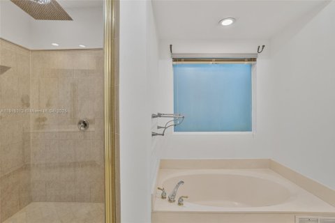 House in Davie, Florida 5 bedrooms, 398.09 sq.m. № 1766405 - photo 15