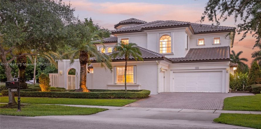 House in Davie, Florida 5 bedrooms, 398.09 sq.m. № 1766405