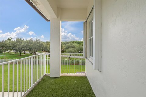 House in Davie, Florida 5 bedrooms, 398.09 sq.m. № 1766405 - photo 20